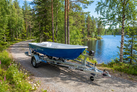 Boat transfer to fishing spot