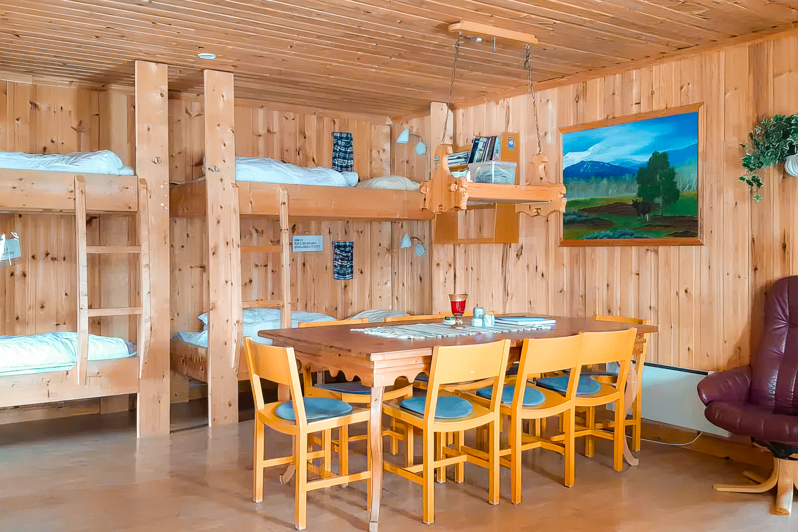 Living room with bunk beds and a long dining table