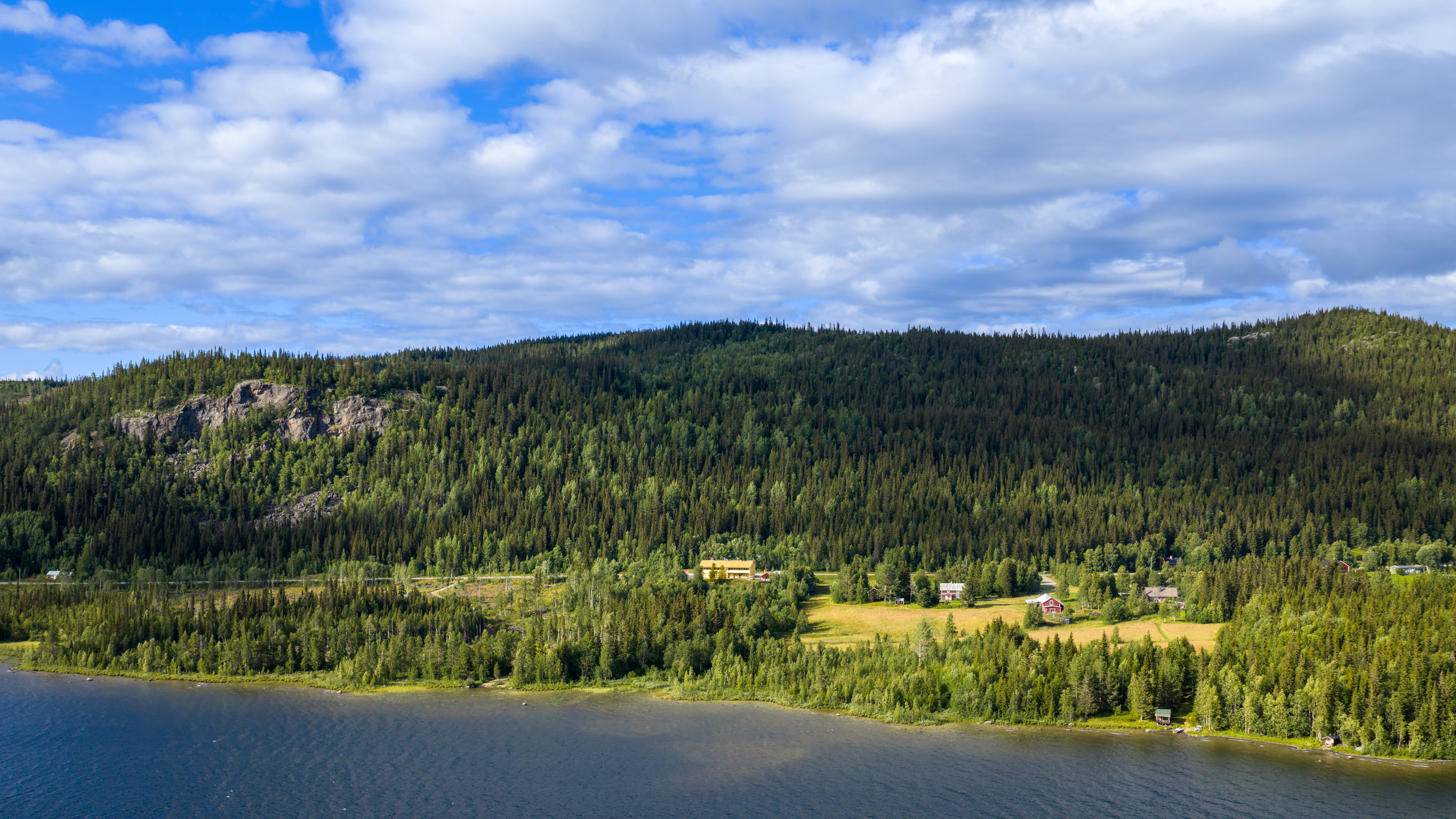 Lapla Fishings apart-lodge vid sjöstranden i Storuman